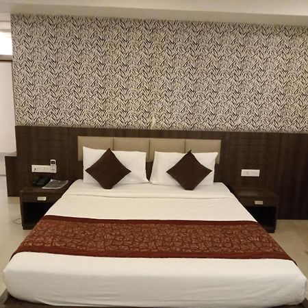 The Contour Hotel Guwahati Esterno foto