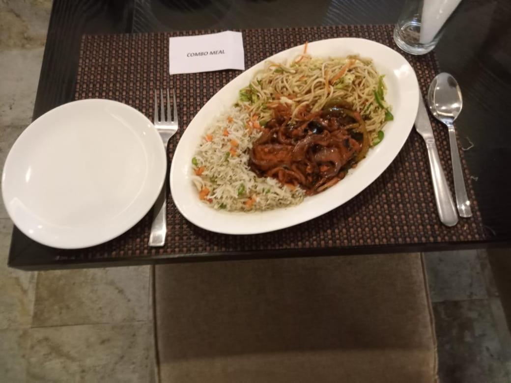 The Contour Hotel Guwahati Esterno foto