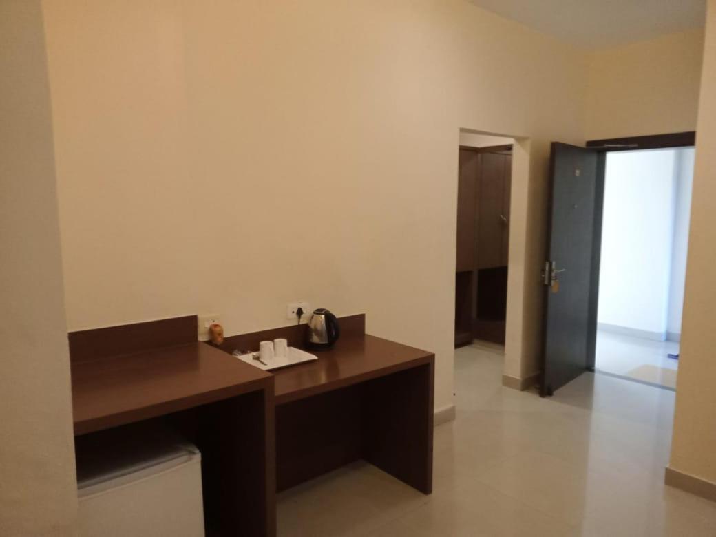 The Contour Hotel Guwahati Esterno foto