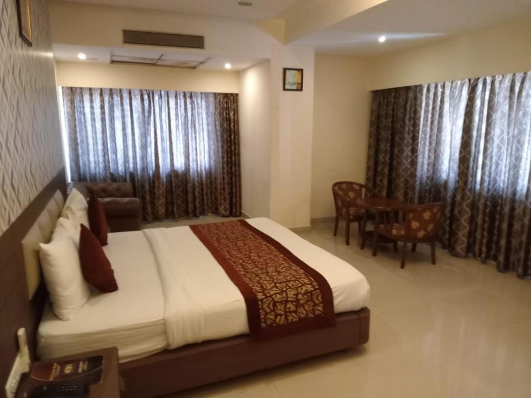 The Contour Hotel Guwahati Esterno foto