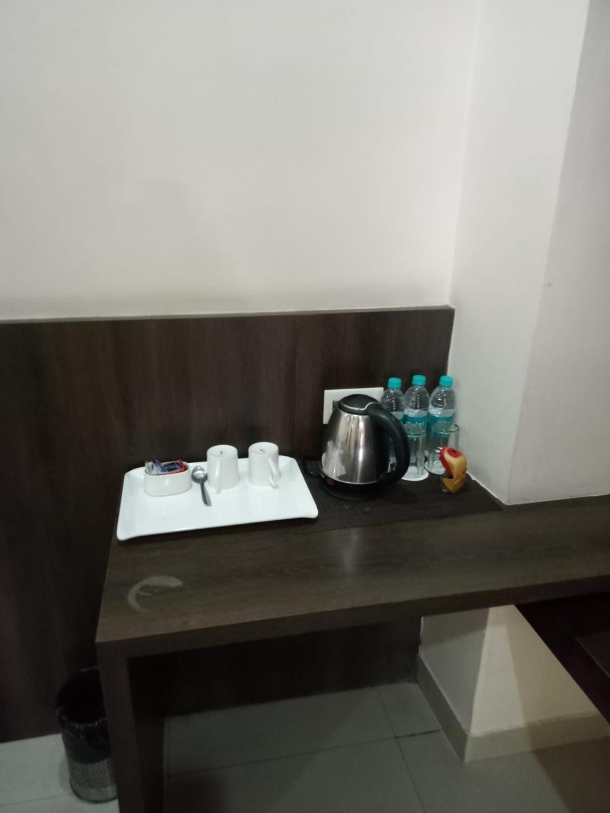 The Contour Hotel Guwahati Esterno foto