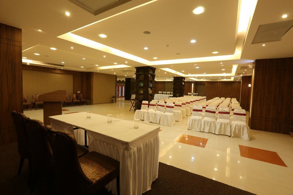 The Contour Hotel Guwahati Esterno foto