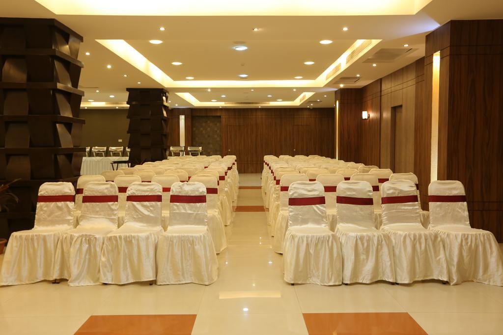 The Contour Hotel Guwahati Esterno foto