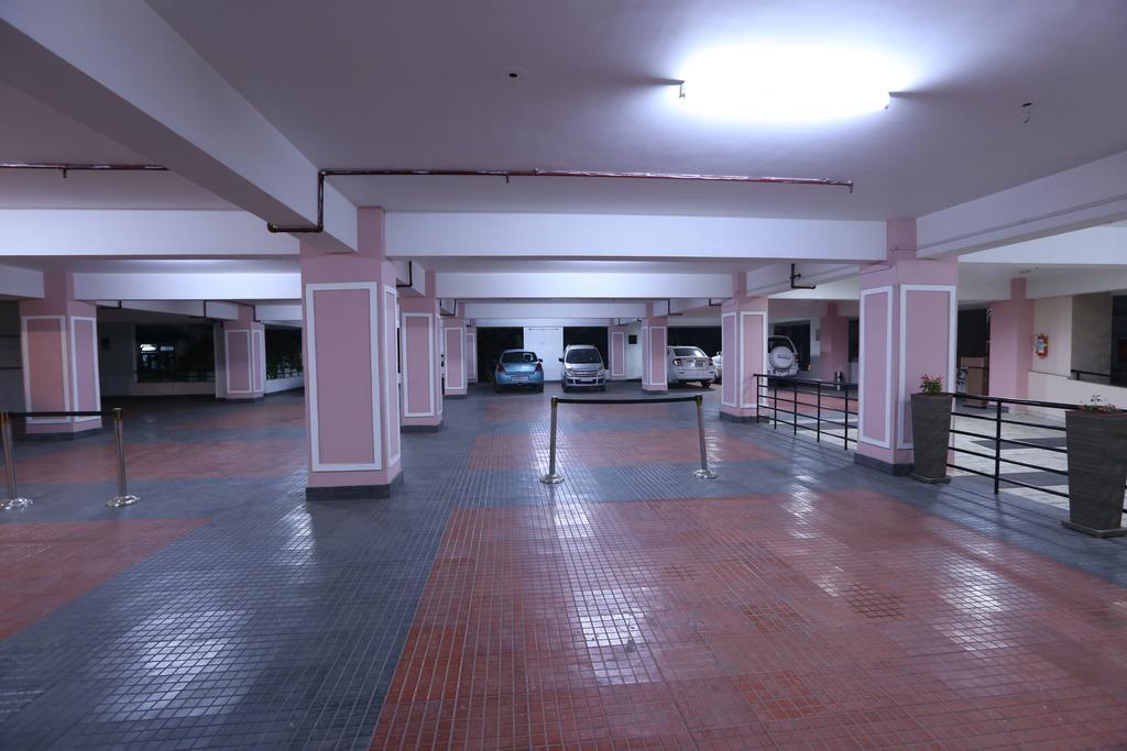 The Contour Hotel Guwahati Esterno foto