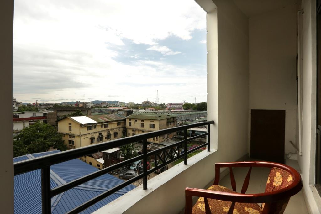 The Contour Hotel Guwahati Esterno foto