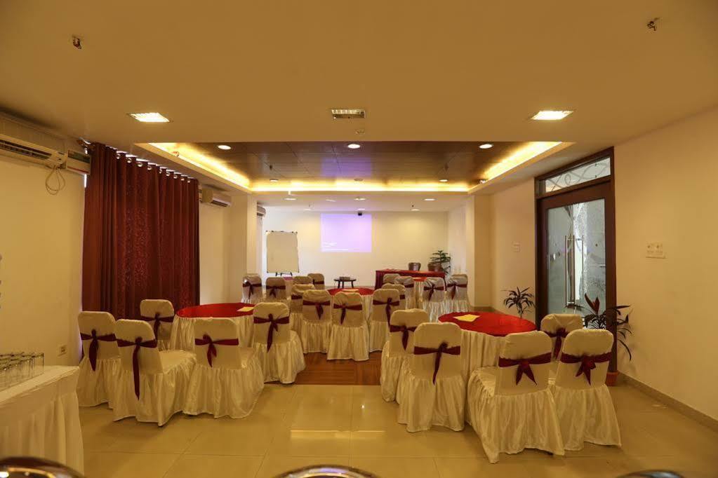 The Contour Hotel Guwahati Esterno foto