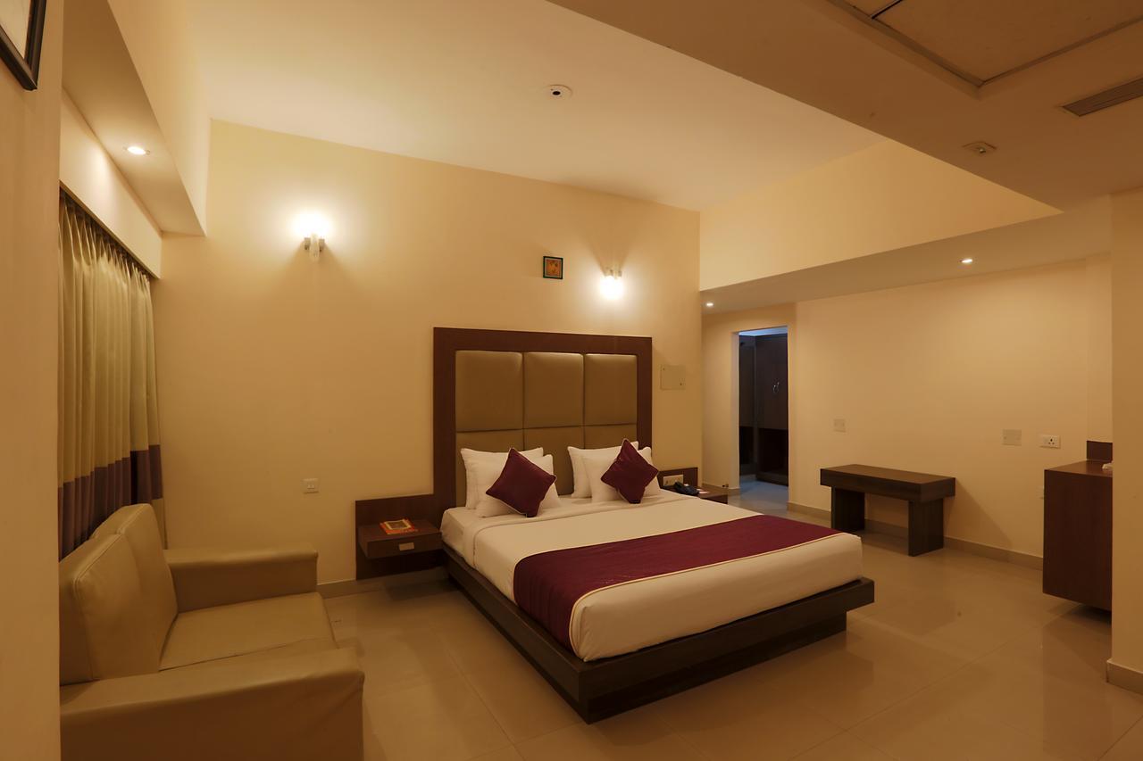 The Contour Hotel Guwahati Esterno foto