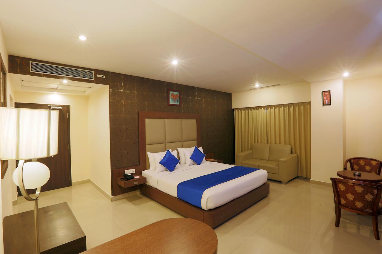 The Contour Hotel Guwahati Esterno foto