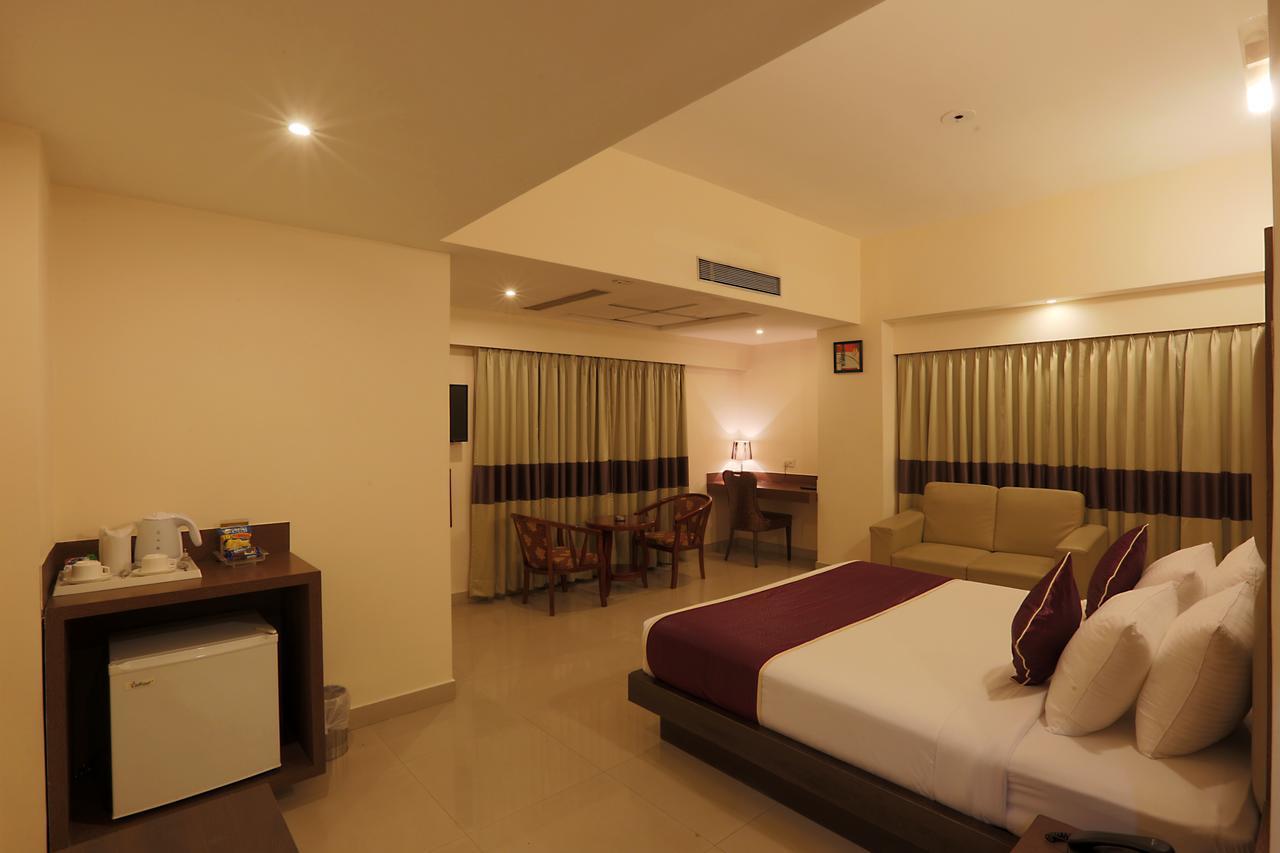 The Contour Hotel Guwahati Esterno foto