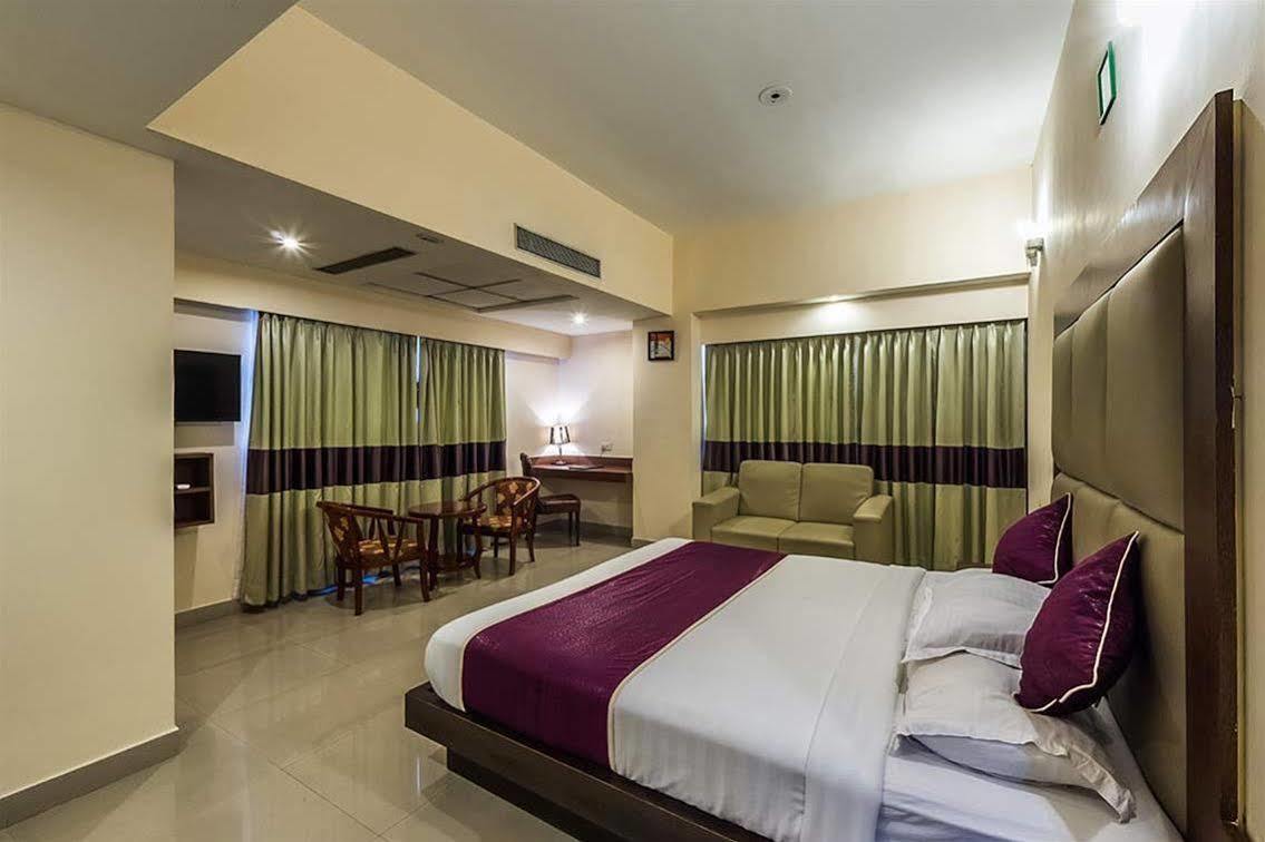The Contour Hotel Guwahati Esterno foto