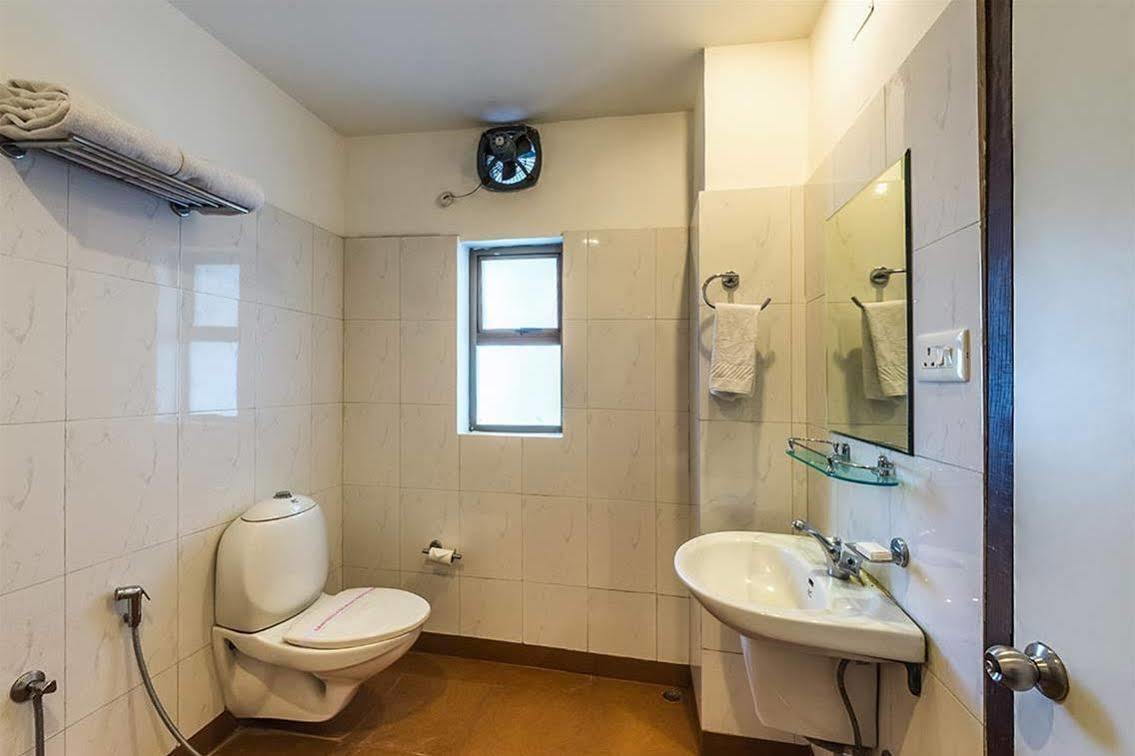 The Contour Hotel Guwahati Esterno foto