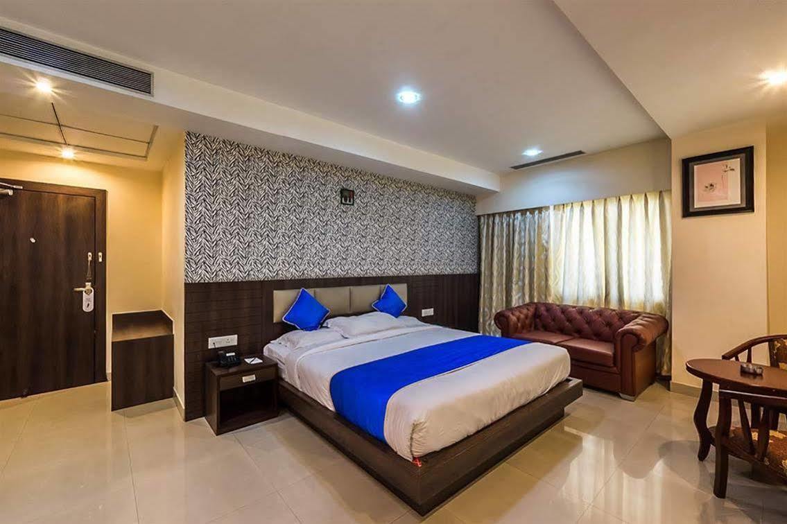 The Contour Hotel Guwahati Esterno foto